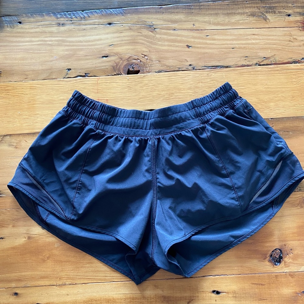 Hottie Hot Lululemon short 2.5”
